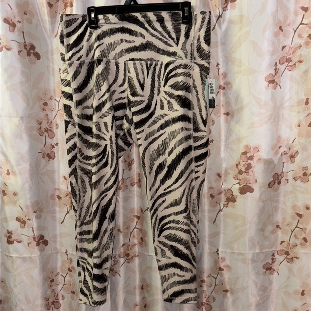 DSG Black and Cream Ankle Cropped Pants